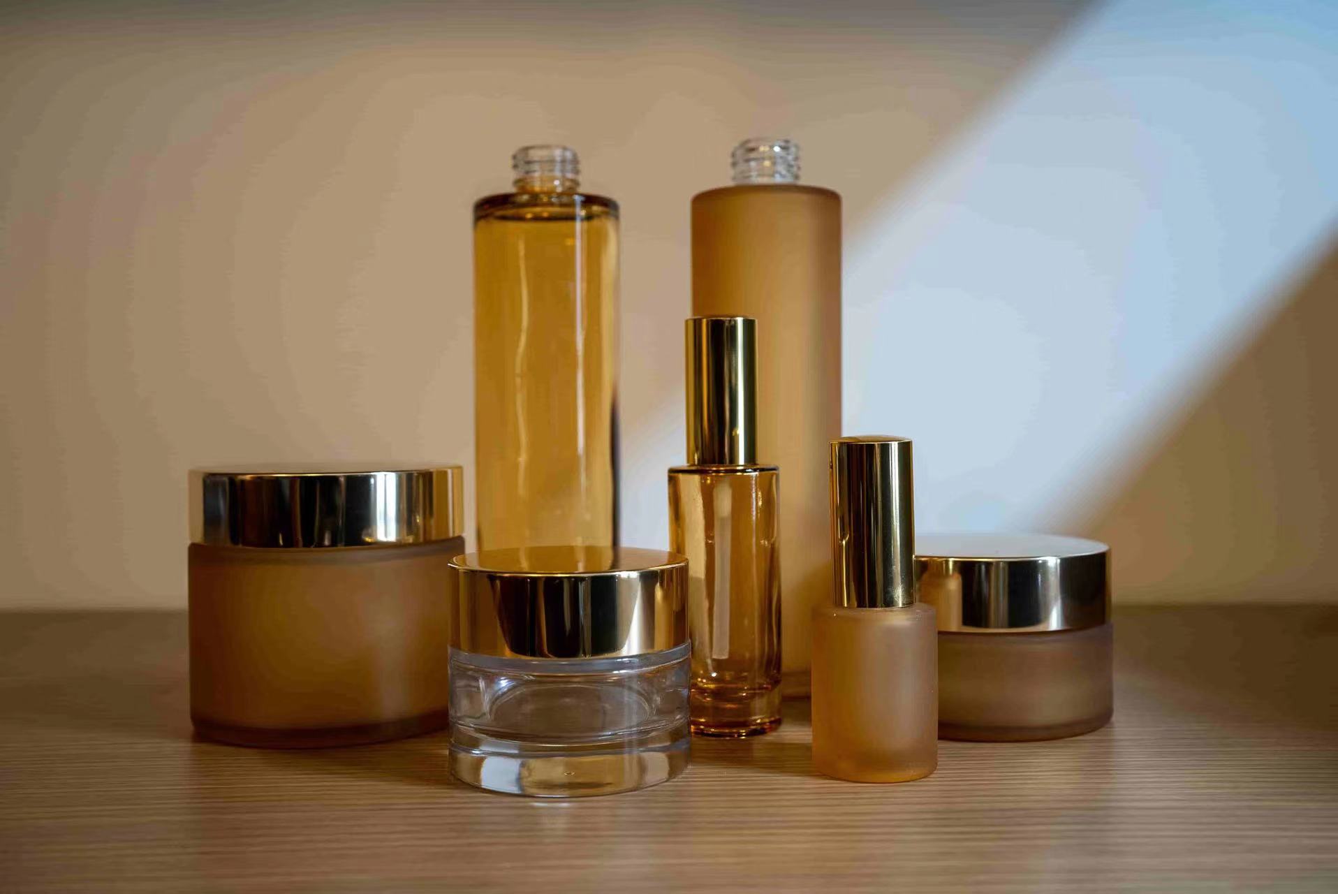 glass cosmetic jar amd lotion bottle set