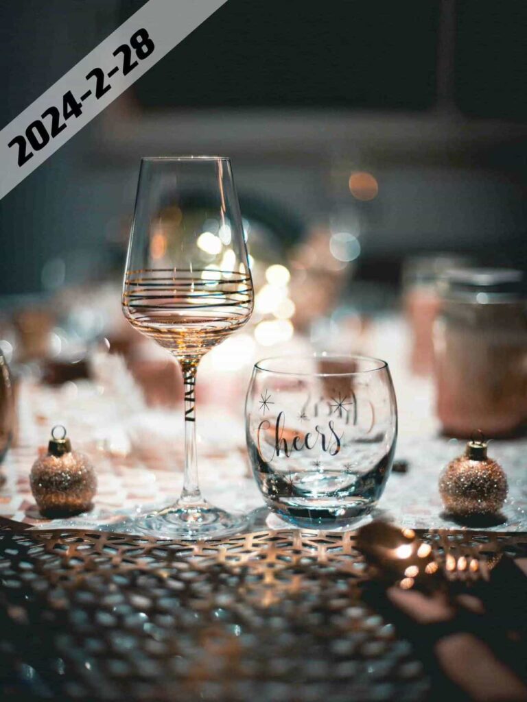 wine glasses with foil stamping pattern