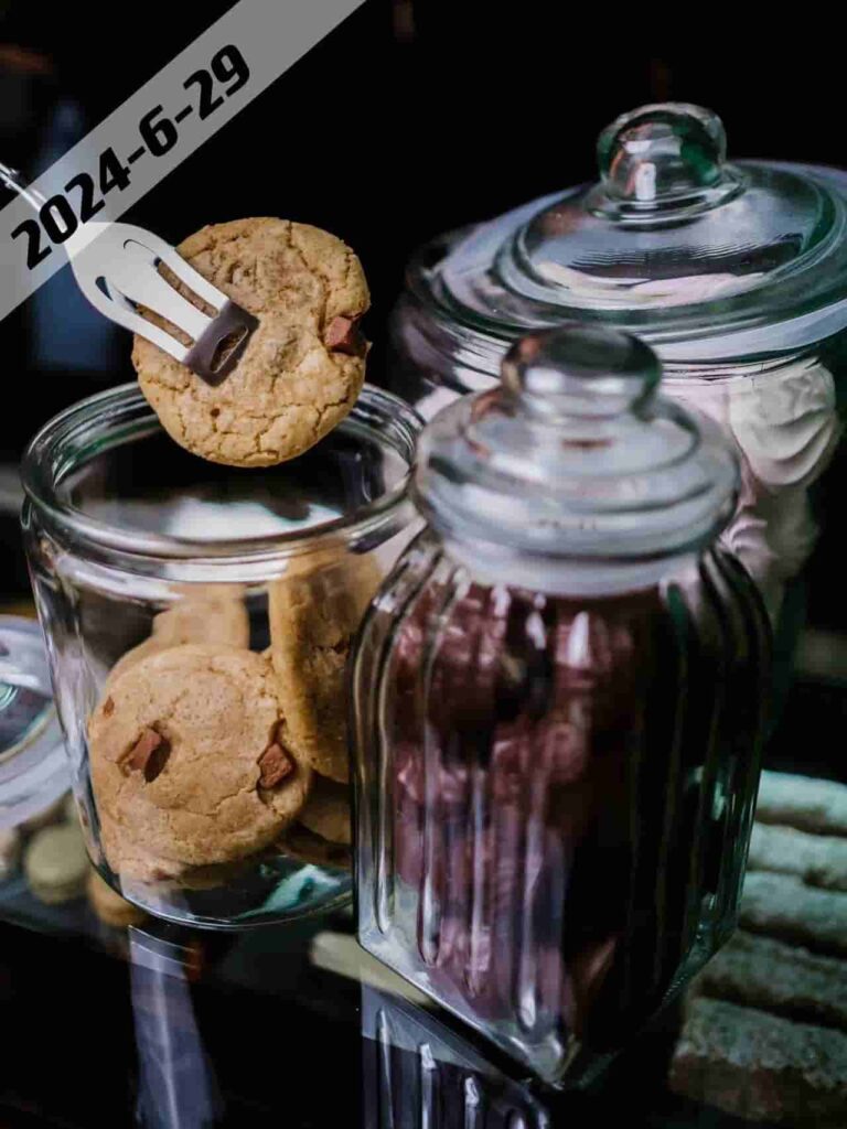 biscuit jar glass jar